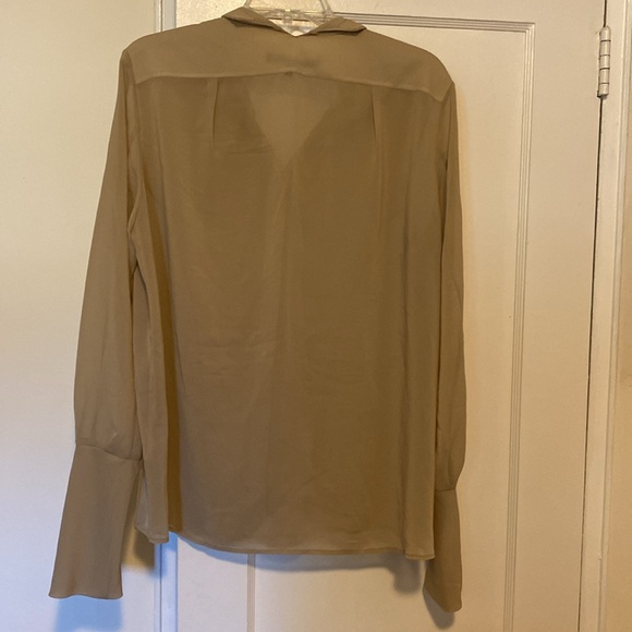 🎀 5/$20 🎀 Theyskens’ Theory Button Front Long Cuff Top - Picture 11 of 16